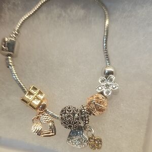 Chic Silver‎ Charm Bracelet With 7 Charms.  New No Tags